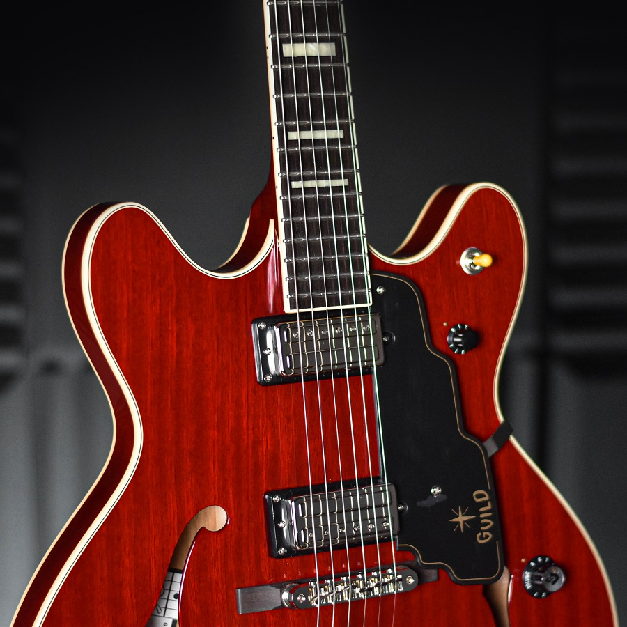 กีต้าร์ไฟฟ้า-guild-starfire-v-cherry-semi-hollow-mahogany-body-with-vibrato-tailpiece-electric-guitar