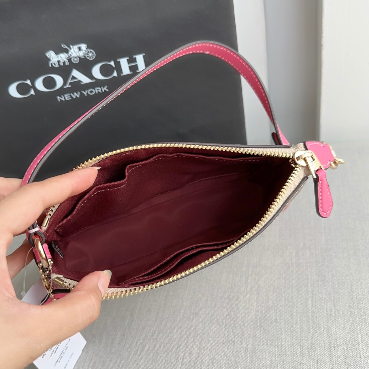 แท้-พร้อมส่ง-coach-ce698-nolita-19-in-colorblock-signature-คล้องมือสีใหม่