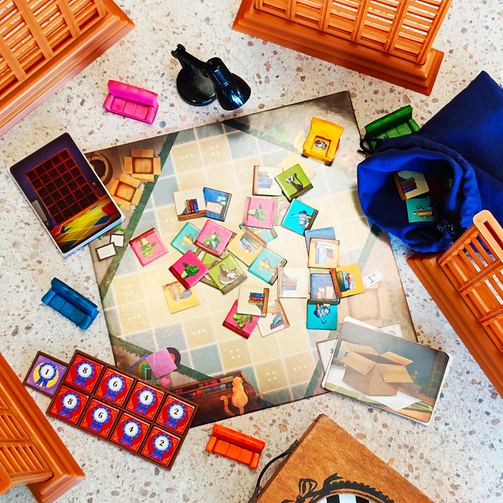 plastic-my-shelfie-board-game-th-en-card-holder-sofa-ที่วางการ์ดรูปโซฟา-สำหรับเกมจัดสนุก-สุขล้นตู้