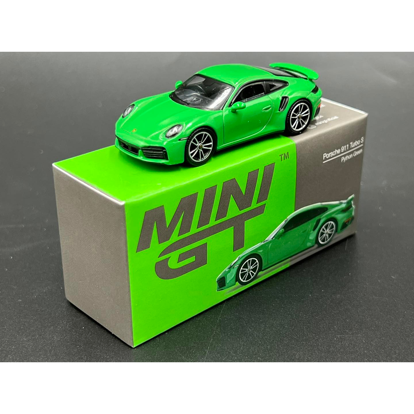 minigt-porsche-911-turbo-s-python-green
