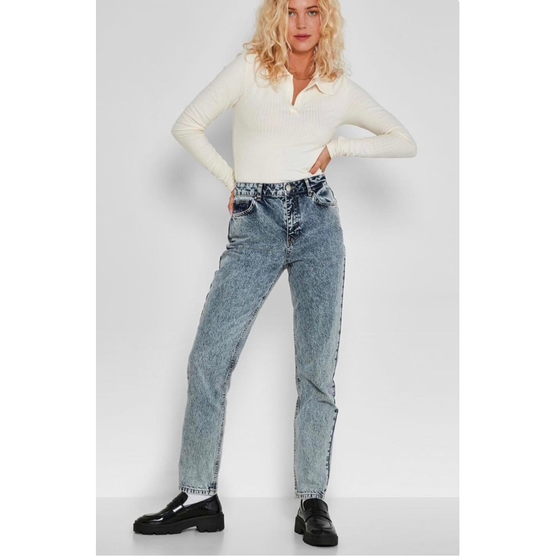 ภาพหน้าปกสินค้ากางเกงยีนส์ขายาว GU Acid Wash High Waist Mom Jeans เข้าใหม่ จากร้าน carelorie79 บน Shopee
