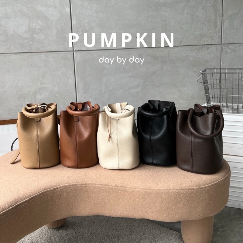 ราคาและรีวิว( เหลือ 280) PUMPKIN BAG โดดเด่นด้วยทรง bucket สีละมุนตา พร้อมสายยาว & ถุงกำมะหยี่สีเข้าเซต