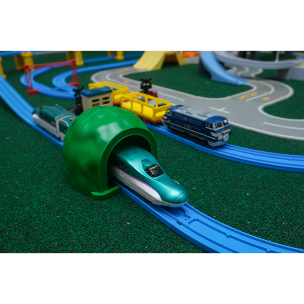 รถไฟtomyพร้อมชุดรางและสถานี-และชุดฉากเมือง-tomica-ทั้งหมดตามภาพ-sale