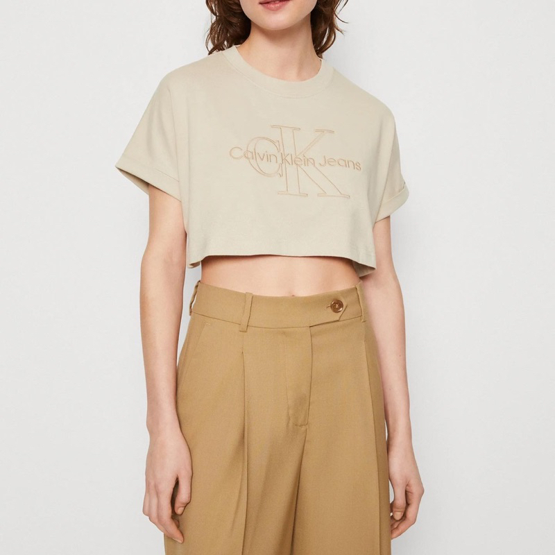 calvin-k-crop-top-330ฟรีส่ง-เสื้อยืดแขนสั้นทรงครอป-โลโก้เป็นงานปักแบรนด์ดัง-งานสวย-ใส่ยังไงก็ไม่มีโป๊ะ-ลายfont-valen