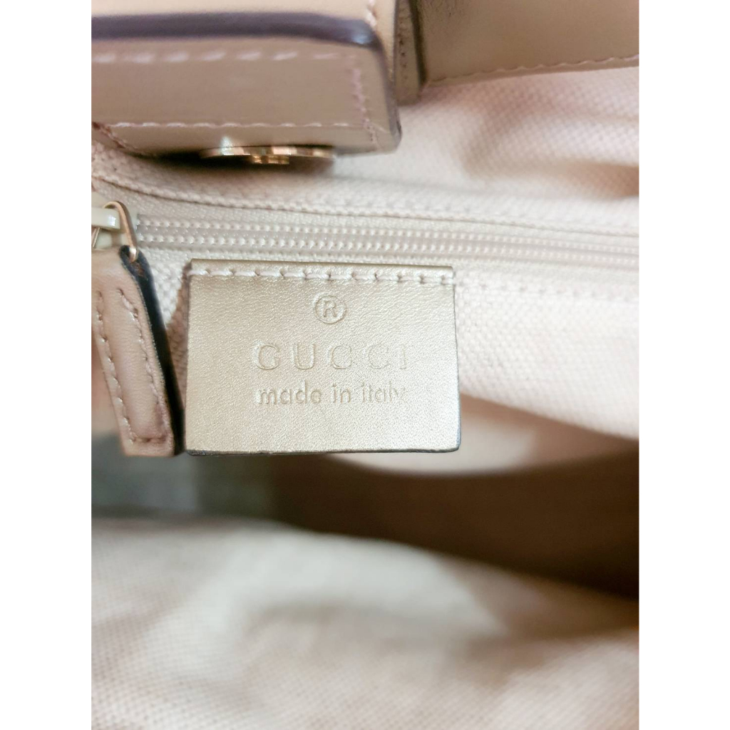 กระเป๋า-gucci-มือสอง-ของแท้-sukey-leather-tote-bag-211944-gg-canvas-handbag-beige-สภาพ-90