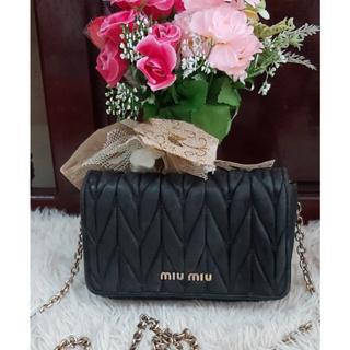 มือสอง Miu Miu Sling Bag หนังแท้สภาพใช้งานปกติ ไม่มีตำหนิหนัก ซื้อจากญี่ปุุ่น