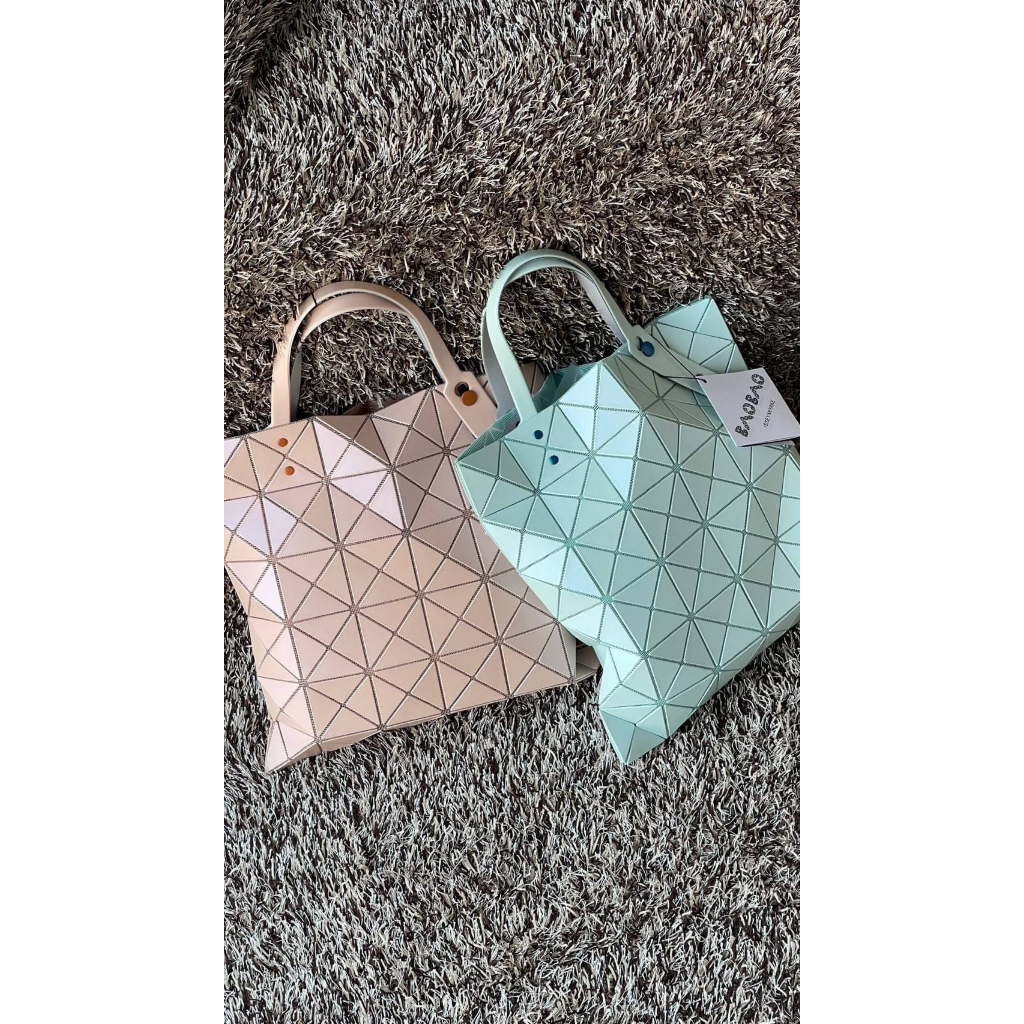 bao-bao-issey-miyake-lucent-6x6-one-tone-tote-bag