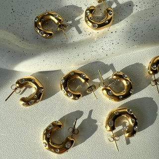 Adoreofficial.bkk | Diamond Curve gold earring