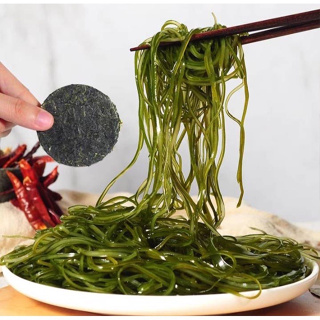 Dragon Hot Shop 【พร้อมส่ง】สาหร่ายวากาเมะ ใบวากาเมะ Dried Seaweed 海带丝 裙带菜 สาหร่ายทะเลอบแห้ง อัดก้อนกลม 1ห่อกินได้ทั้งครอบ