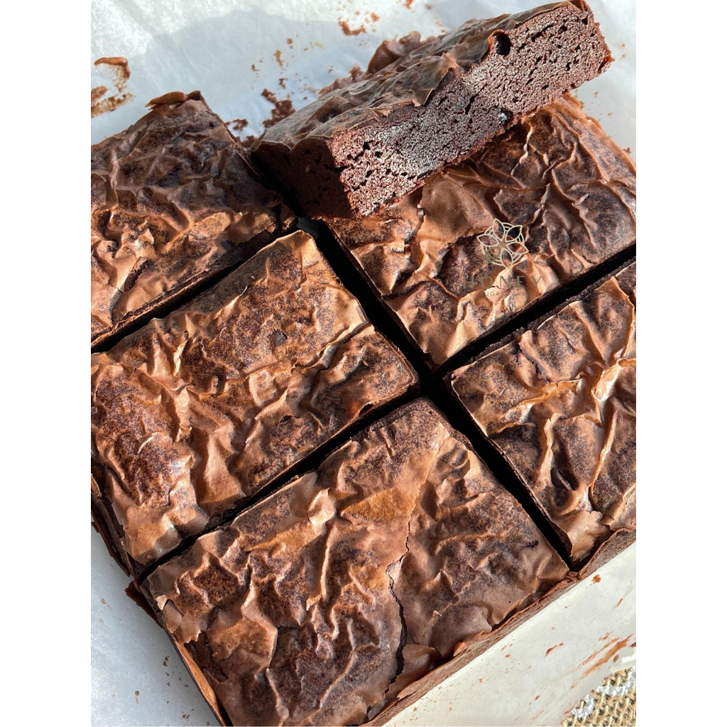 บราวนี่ฟัจน์หนึบหนับ Classic Valrhona Fudge Brownie ถาดละ 500g. / ชอคโก