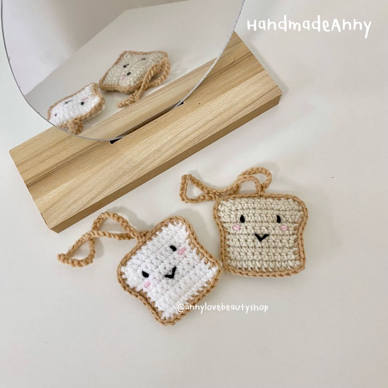 handmade-ที่ห้อยกระเป๋าถักไหมพรมน้องขนมปัง