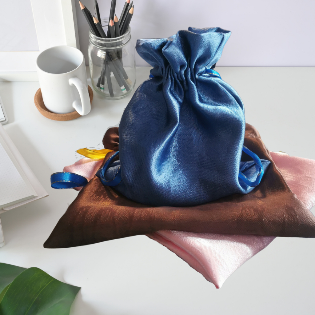 ถุงผ้าหูรูดเก๋ผลิตจากผ้าชั้นดีที่ทนทานและเป็นมิตรกับสิ่งแวดล้อม-ช่วยลดการใช้ถุงพลาสติกและโลกร้อน