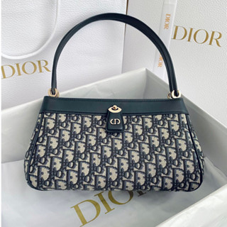 พรี​ ราคา10500 Dior 𝗞𝗲𝘆 6098ไซส์กลาง หนังแท้ กระเป๋าสะพายข้าง กระเป๋าสะพายไหล่ 27×16.5×13.5cm