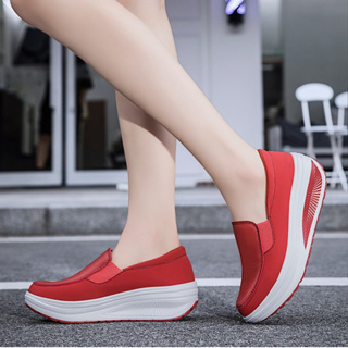 รองเท้าลำลองสำหรับผู้หญิง หนังสีแดง พื้นสูง 5 ซม. น้ำหนักเบา สวมใส่ง่าย ไซส์ 35-42 รุ่น 9108 มีสินค้าพร้อมส่ง
