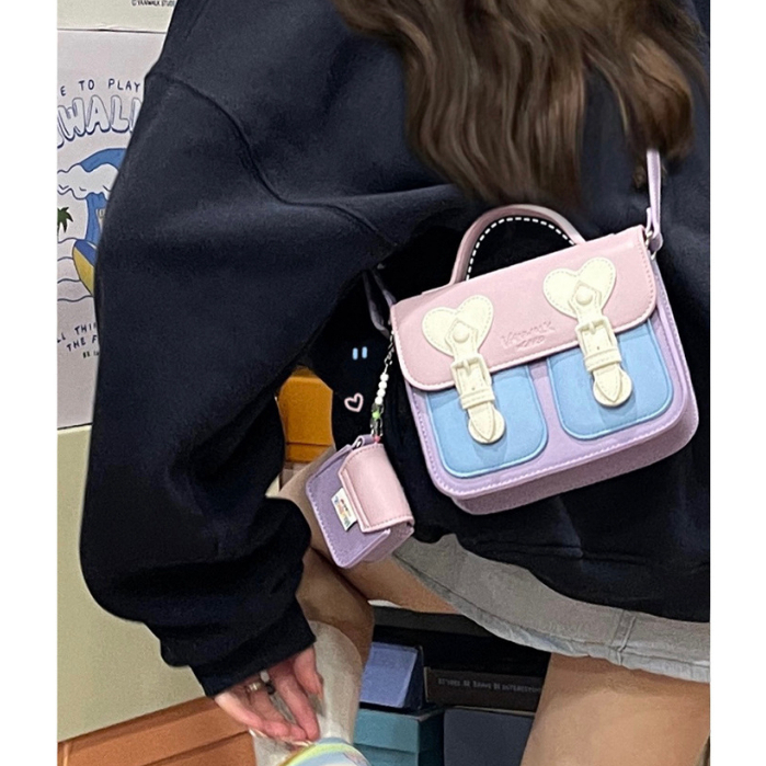 amila-กระเป๋าเคมบริดจ์น่ารักสีครีมปิดกั้น-แฟชั่นสดของญี่ปุ่นและเกาหลี-การออกแบบเฉพาะ-กระเป๋าสะพายข้างทรงเหลี่ยมใบเล็ก