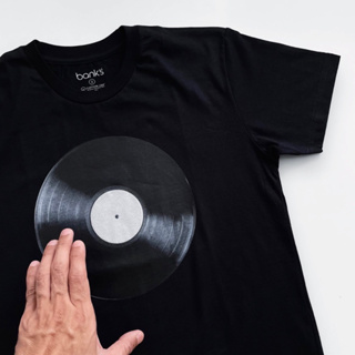 bank’s Vinyl T-Shirt in Black Color 100% Cotton USA เสื้อยืดคอกลมสีดำ ลายแผ่นเสียง เสื้อยืดคุณภาพดี