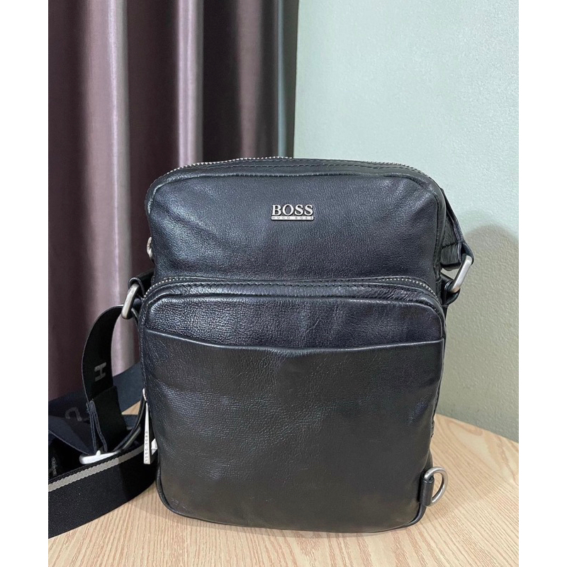 hugo-boss-crossbody-bag-all-leather-black-color-สภาพสวย-ให้9-10