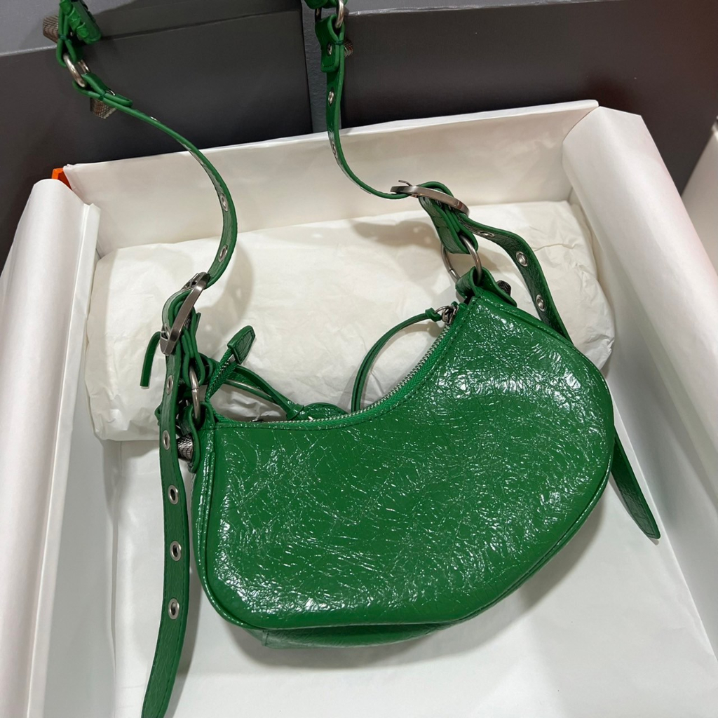 กระเป๋า-ba-lenciaga-cagole-shoulder-bag-สวยมากถ่ายจากใบจริง-ทำจากเงินแท้มาพร้อมกล่องครบ