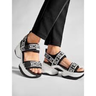 MICHAEL Michael Kors Womens Maverick Sport Wedge Sandals รองเท้ารัดสั้นผู้หญิง