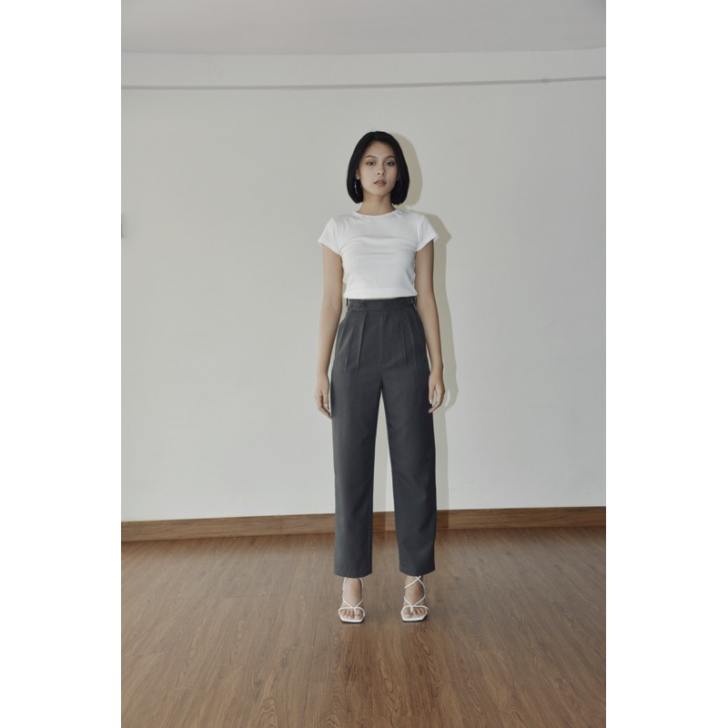 beigebased-maudie-pants-กางเกงเอวสูง-suiting-fabric-ดีเทลเข็มขัดด้านข้าง