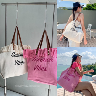 Summer vibes bag🤍💕🌴(430฿ฟรีส่ง)  กระเป๋าถักต้อนรับซัมเมอร์มาแล้วค่าา รุ่นนี้สวยน่ารักสุดๆ งานถักอย่างดีปักอักษร vibe