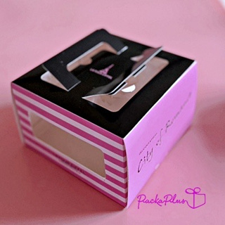 กล่องเค้ก กล่องคุกกี้  หน้าต่างใส แพค 5-10 ใบ กล่องเค้กปอนด์ พร้อมแผ่นรองเค้ก กล่องมีหน้าต่างใส ทรงสีเหลี่ยมสีชมพูสลับดำ