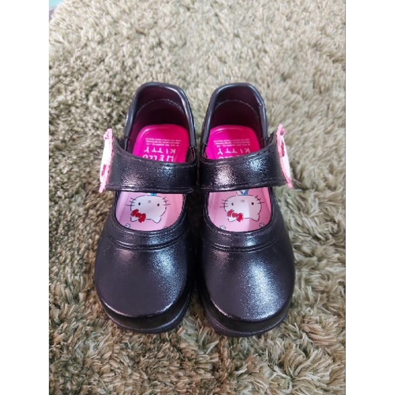 ภาพสินค้ารองเท้านักเรียนเด็กหญิง คิตตี้ งาน Sanrio แท้ **พร้อมส่ง** จากร้าน pinkrain_02 บน Shopee ภาพที่ 2