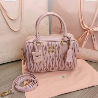 กระเป๋าแบรนด์เนมกระเป๋าสะพายข้าง MiuMiu Nappa leather top-handle bagเทพ พร้อมส่งในไทย