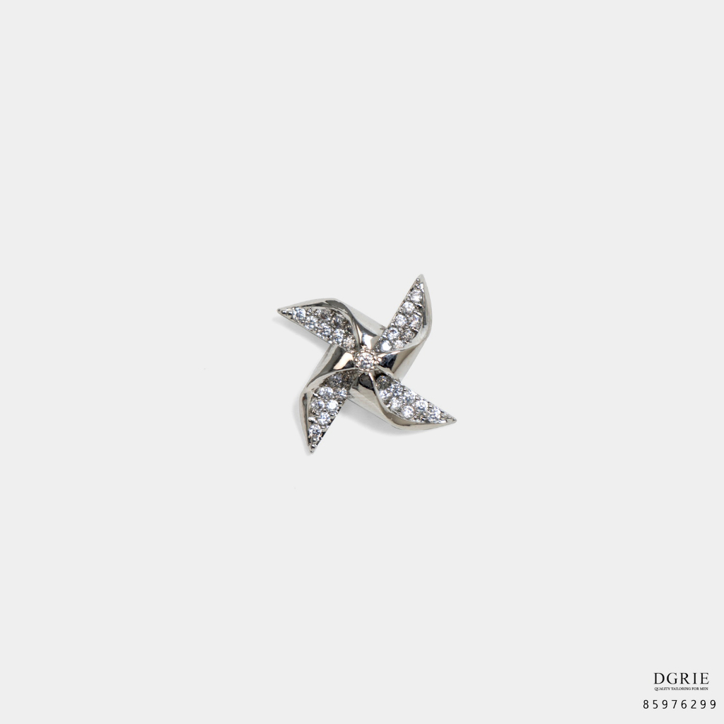 silver-wind-turbine-sparkle-brooch-เข็มกลัดกังหันลมสีเงิน