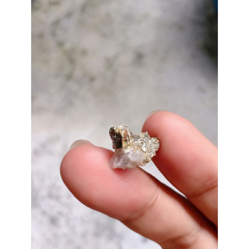 pyrite-with-quartz-ไพไรต์-ควอตซ์-เพชรหน้าทั่ง-ทองคนโง่-หินธรรมชาติ-หินสะสม