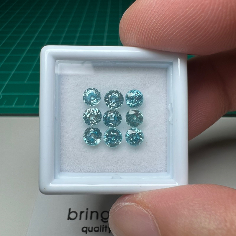 เพทาย-blue-zircon-ขนาด-4-0-มม-จากเขมร-เจียระไนทรงกลม-เหลี่ยมชั้น-สีฟ้าสวยงามไม่มีตำหนิ-ไฟดีมาก