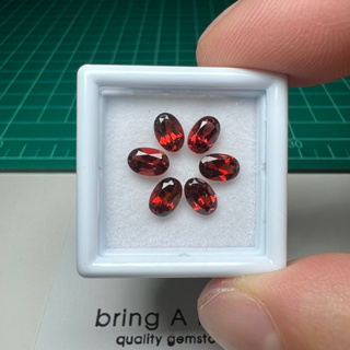 โกเมน (garnet) ขนาด 6x4 ,7x5 มม. พลอยโกเมน สีแดงสวย เจียระไนเหลี่ยมสวย พลอยไม่มีตำหนิไฟเต็ม