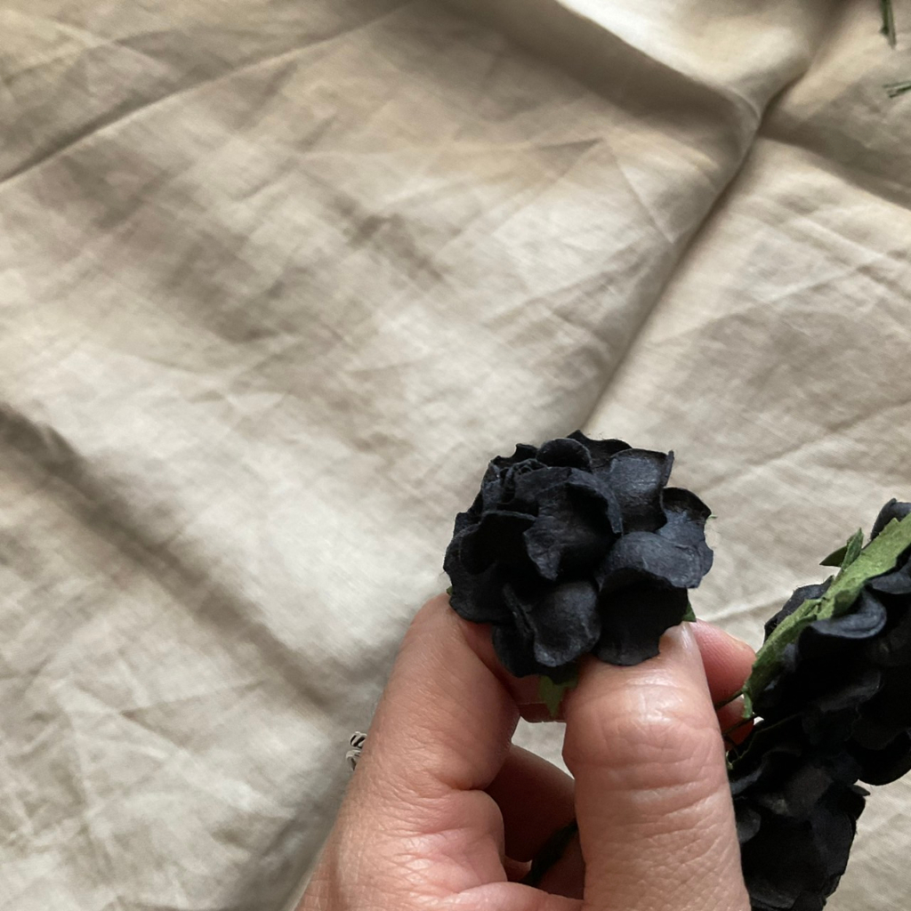 ดอกไม้กระดาษสากุหลาบสีดำขนาดกลาง-ดอกไม้ประดิษฐ์สำหรับงานฝีมือและตกแต่ง-พร้อมส่ง-f04