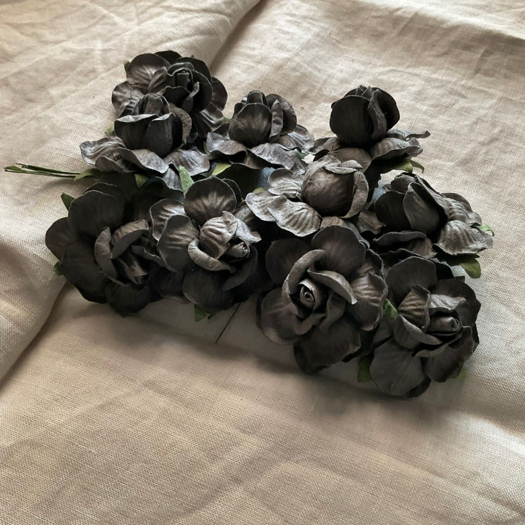ดอกไม้กระดาษสากุหลาบสีดำและเทาขนาดกลาง-ดอกไม้ประดิษฐ์สำหรับงานฝีมือและตกแต่ง-พร้อมส่ง-f06