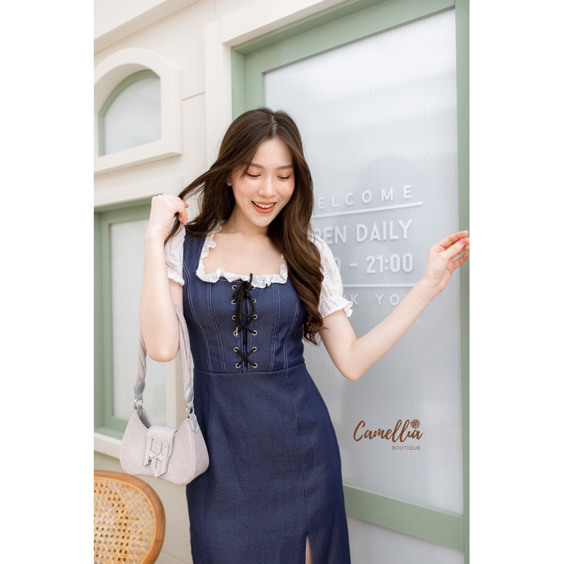 camelliaboutique-cm170-เดรสผ้ายีนแต่งลูกไม้ที่ช่วงแขน-ช่วงอกแต่งระบาย