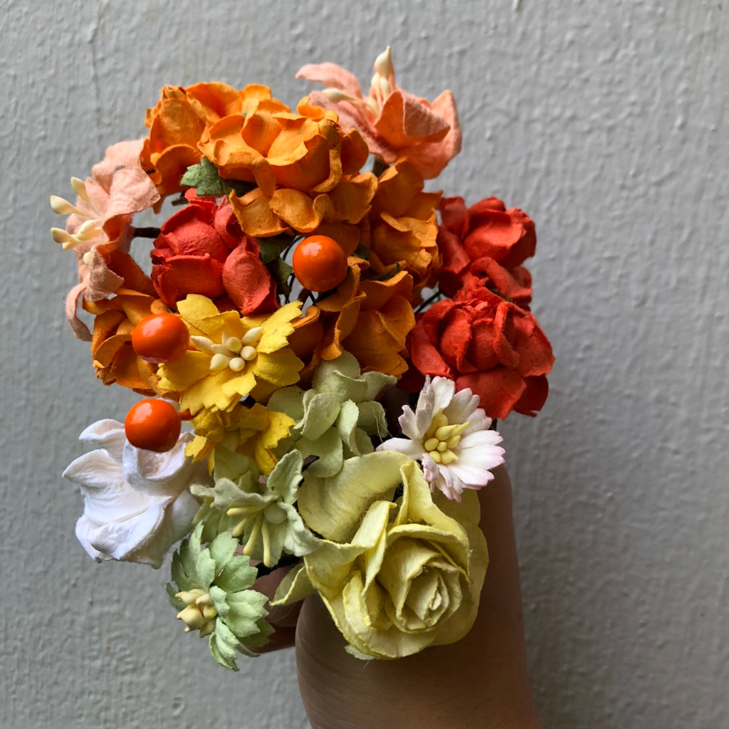 ดอกไม้กระดาษสาดอกไม้คละขนาดเล็กถึงใหญ่โทนส้มเหลือง-22-ชิ้น-ดอกไม้ประดิษฐ์สำหรับงานฝีมือและตกแต่ง-พร้อมส่ง-f25