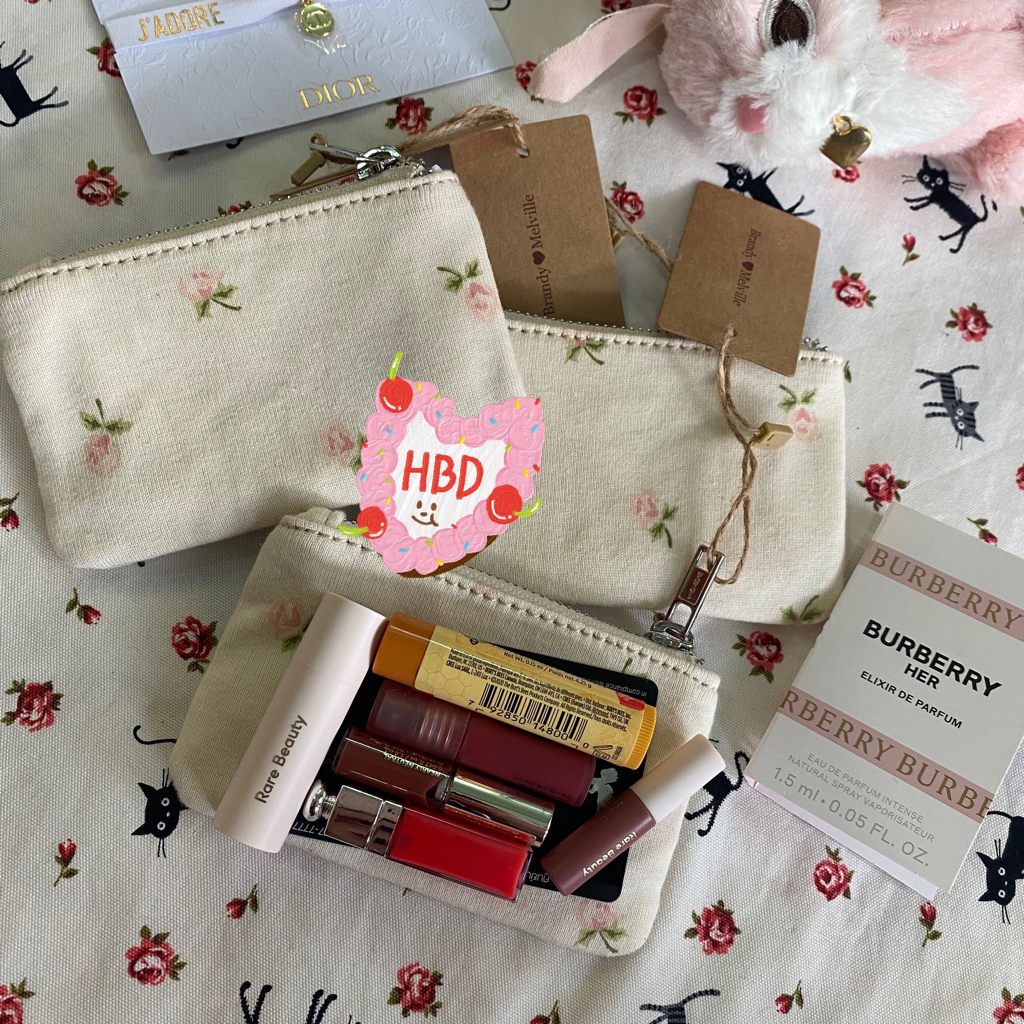 พร้อมส่ง-ของแท้-brandy-melville-white-floral-coin-purse