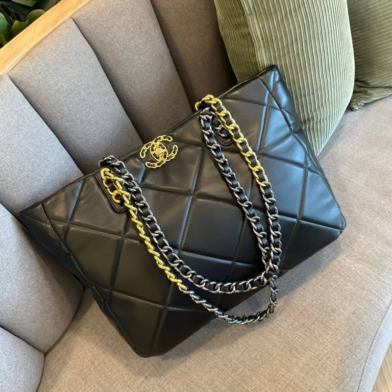 chanel-leather-tote-bag