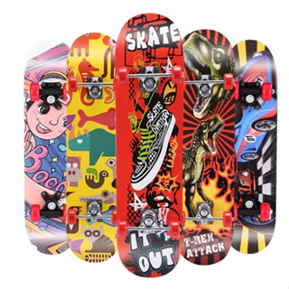 ภาพหน้าปกสินค้าสเก็ตบอร์ดสำหรับเด็ก skateboard สเก็ตบอร์ด 4 ล้อ ลายการ์ตูน สำหรับเด็กเล็ก ที่เกี่ยวข้อง