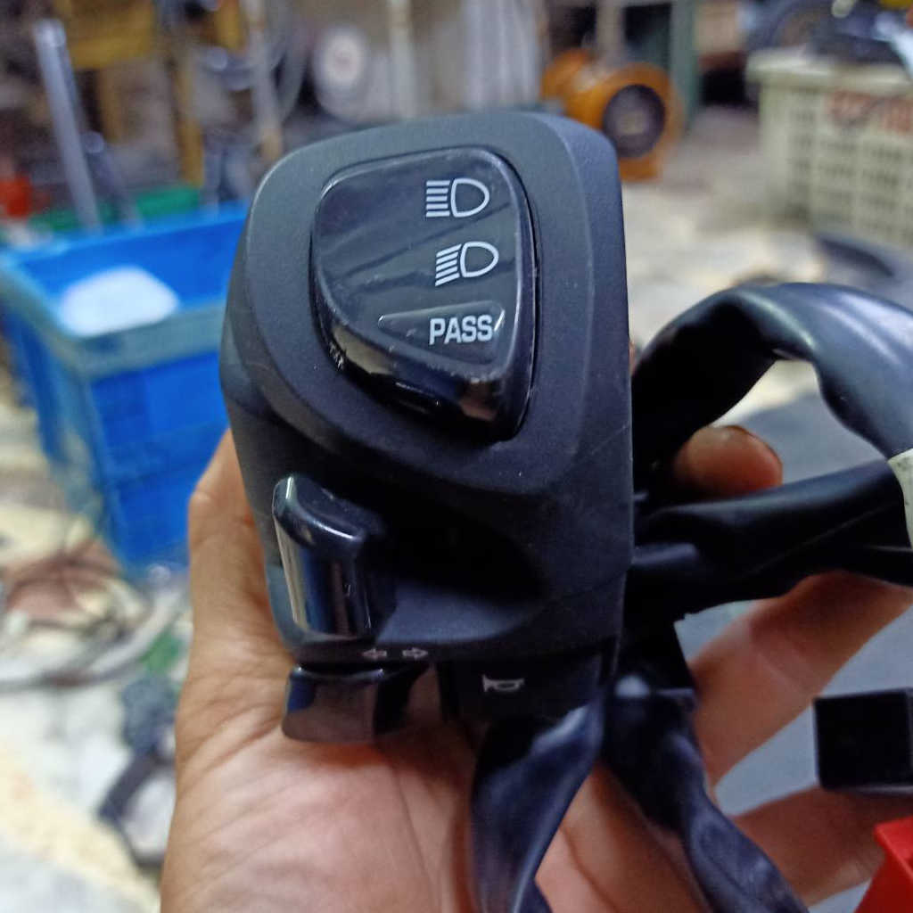 ชุดสวิทช์แฮนด์ฝั่งซ้าย-yamaha-xmax-300-สินค้ามือสอง