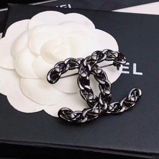 CHANEL elegant and generous brooch