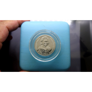 เหรียญเงินที่ระลึก ที่ระลึกอนุสรณ์ พระราชพิธีพระราชทานเพลิงพระศพ พระพี่นาง กล่องเดิม ใบเซอร์