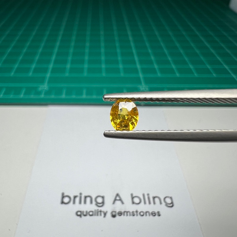 บุษราคัม-yellow-sapphire-จากศรีลังกา-น้ำหนัก-0-5-กะรัต-5-0x4-0mm-พลอยธรรมชาติ-เผ่าเก่า