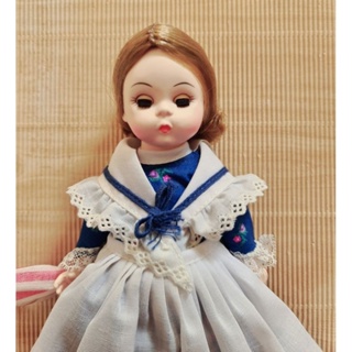 Madame Alexander International 80s Betsy Ross doll 8"ขายตุ๊กตามาดามอเล็กซานเดอร์ ขนาด8นิ้ว สภาพดี สินค้าพร้อมส่ง