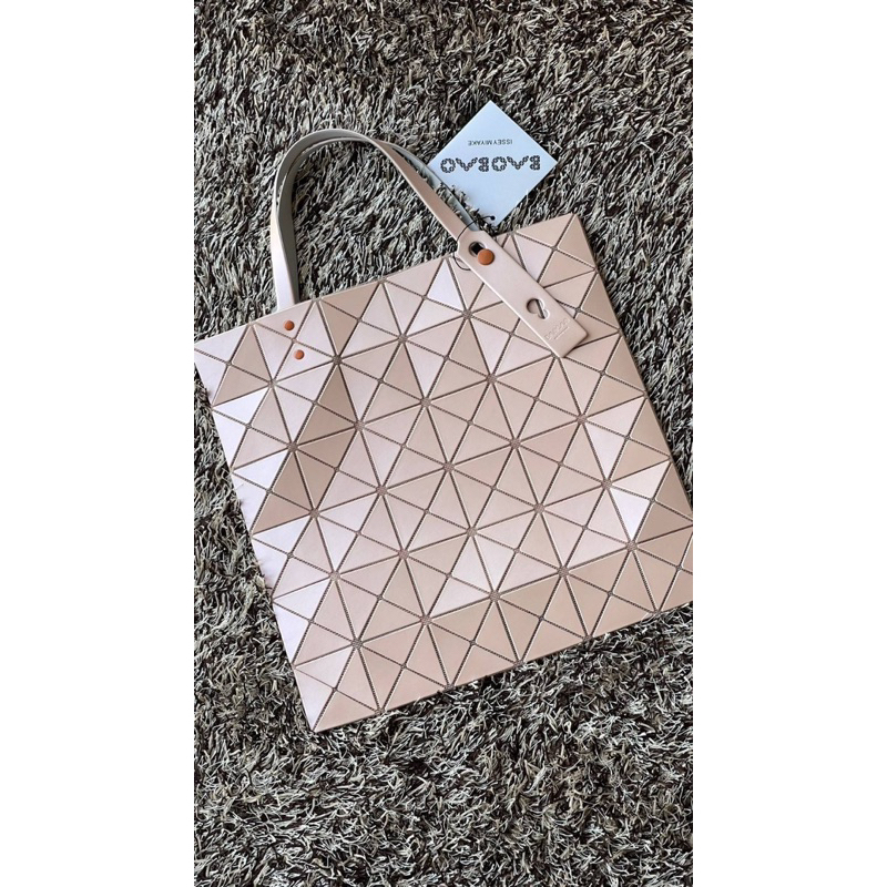 bao-bao-issey-miyake-lucent-6x6-one-tone-tote-bag