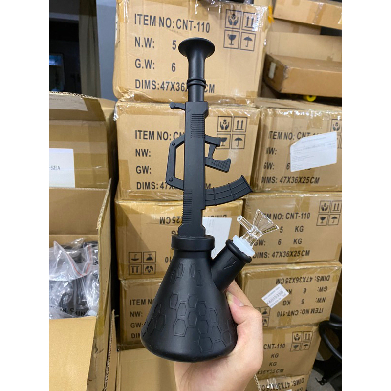 ภาพหน้าปกสินค้าBONG GUN 30 cm  บ้องสิริโคน ทรงปืน สูง 30 ( ในไทยส่ง 1-2 วัน ) จากร้าน skate_108 บน Shopee