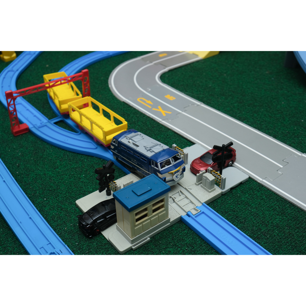 รถไฟtomyพร้อมชุดรางและสถานี-และชุดฉากเมือง-tomica-ทั้งหมดตามภาพ-sale