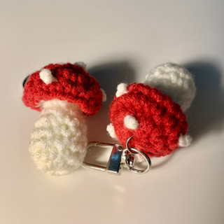 mini mushroom keychain🍄🧶 พวงกุญแจเห็ดไหมพรม