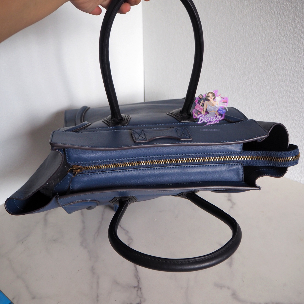 กระเป๋าถือ-ทรงฮิต-ไซส์ใหญ่-ขนาด-31-ซม-สีน้ำเงิน-สีหายาก-มือ-2-งานประมูลคัดหัว-ตู้ญี่ปุ่น