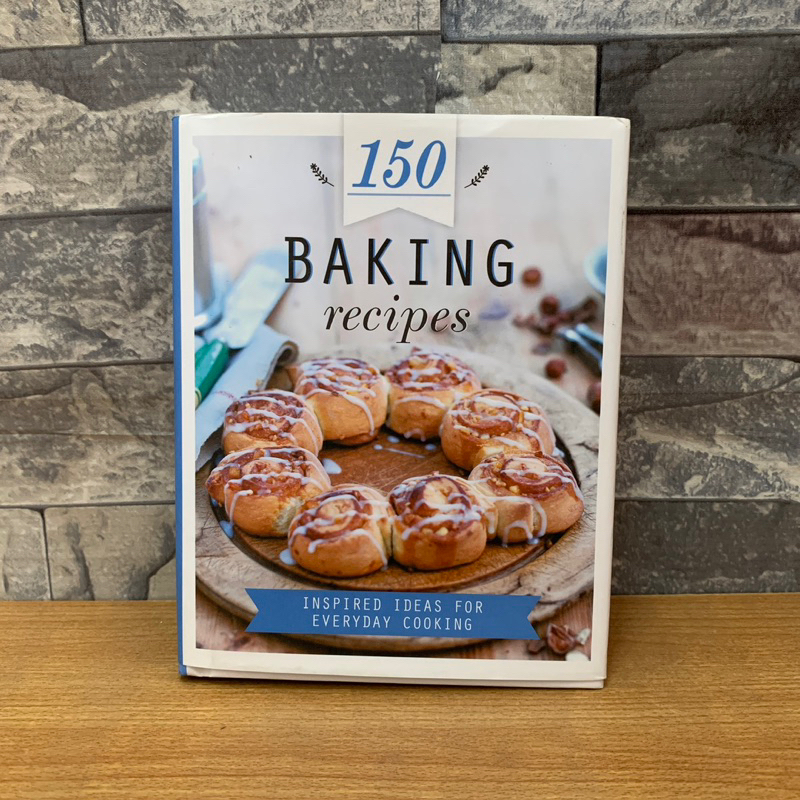 หนังสือปกแข็ง-baking-recipes-มือ2